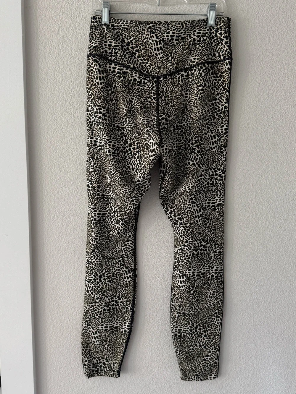 Woman’s Nike One Dri-FIT Leopard Print 7/8 Leggings M